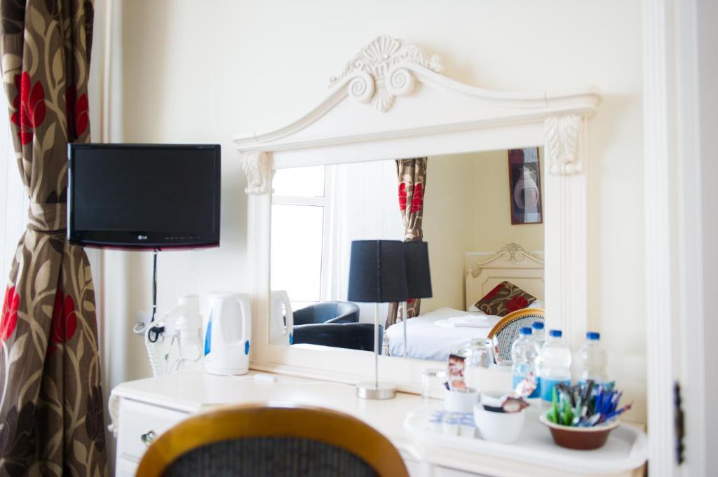 Compact Double Room