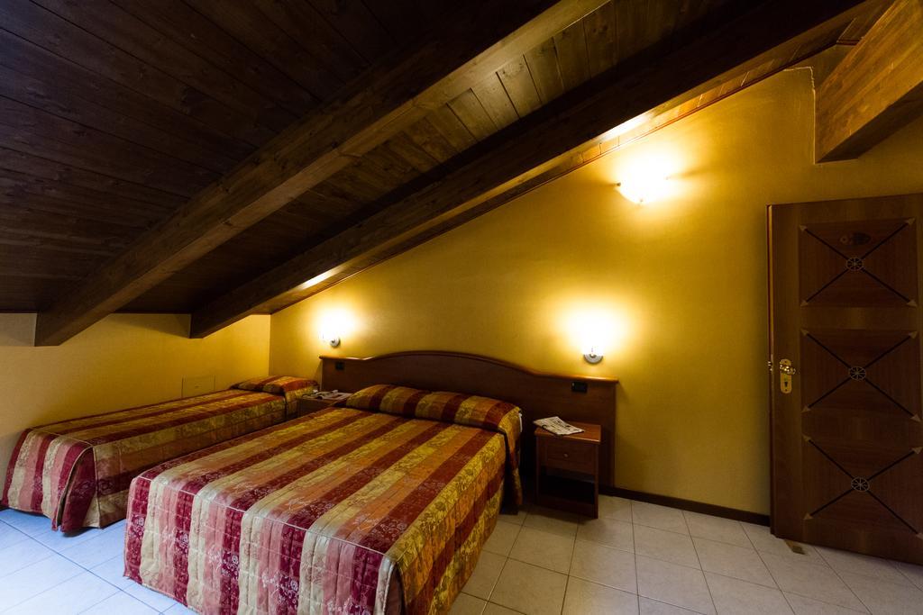 Standard Double Room,652820358:JPEG