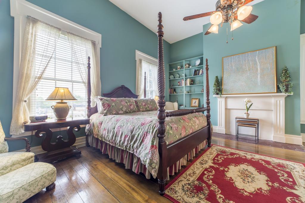 Deluxe King Suite