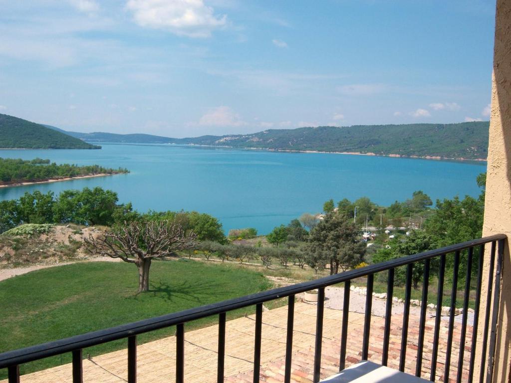 Chambre Quadruple Accessible aux Personnes à Mobilité Réduite - Vue sur Lac