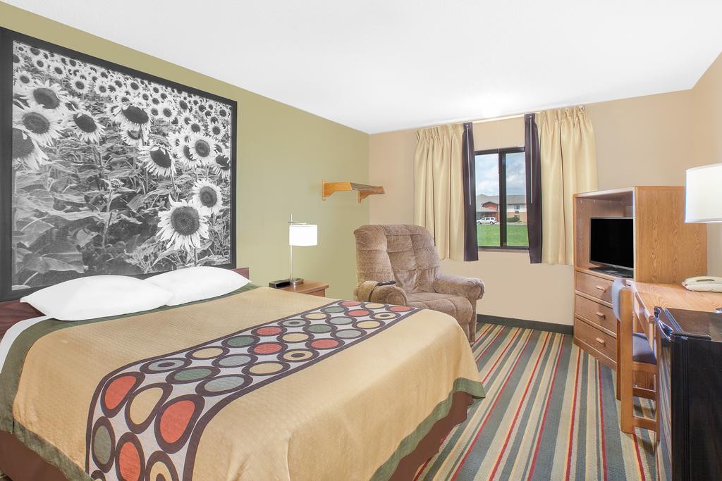Queen Room - Mobility Access/Non-Smoking