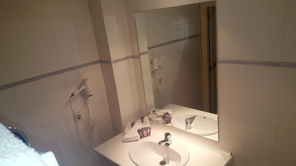 Large Family Room,1415259693:JPEG