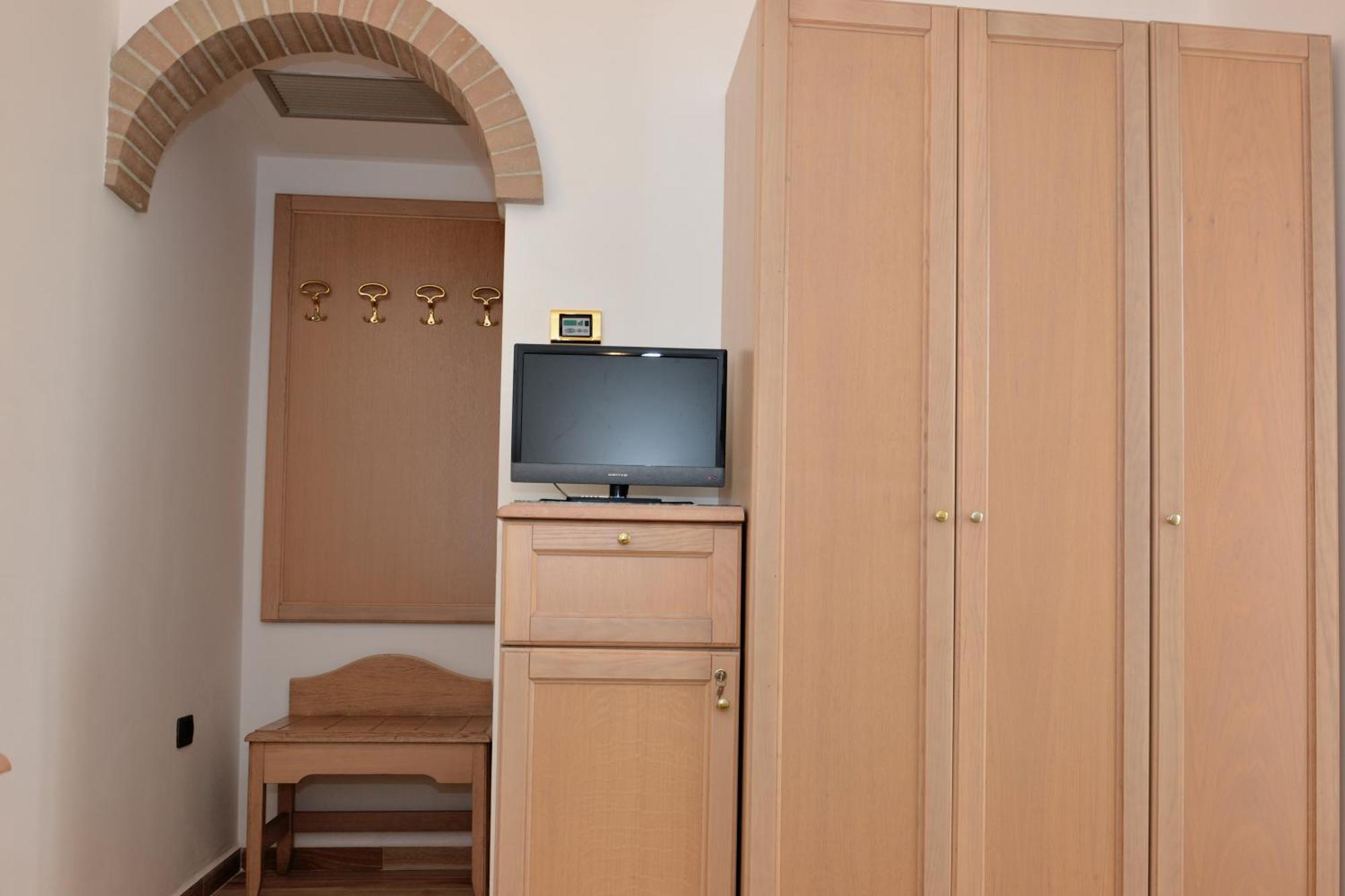Economy Double Room French Bed,1543398115:JPEG
