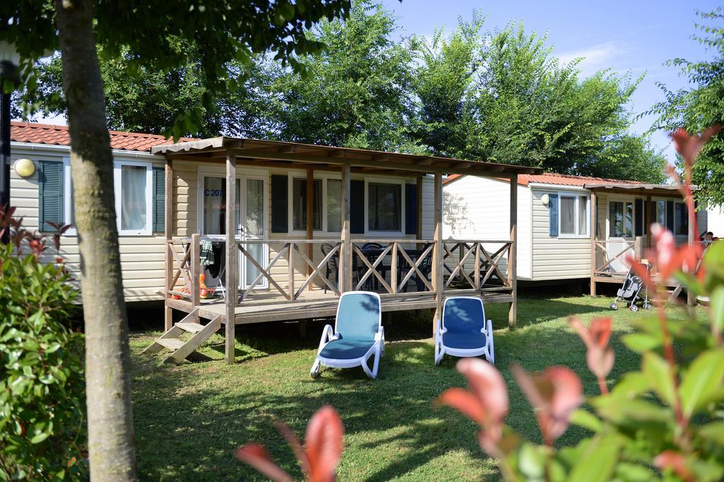 Mobile Home Prestige Towels or Bed linen available a fee Pets allowed a fee,370432069:JPEG
