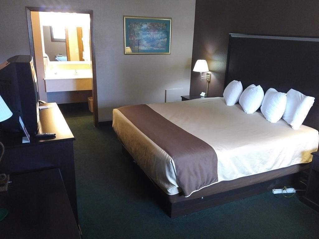 One King Bed Pet Friendly Smoking