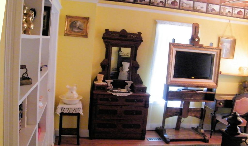 Queen Room