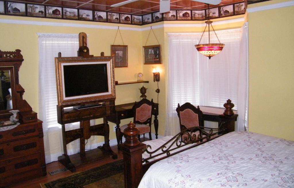 Queen Room