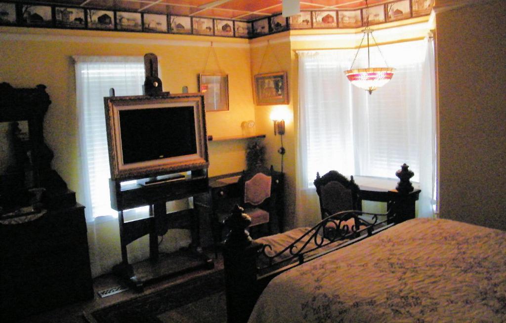 Queen Room