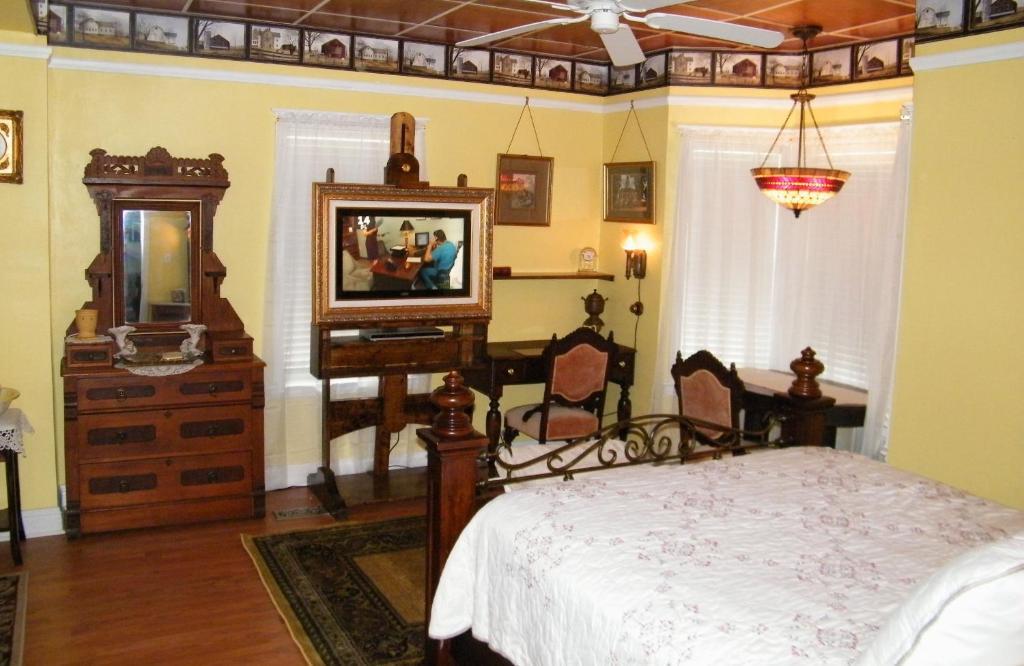 Queen Room