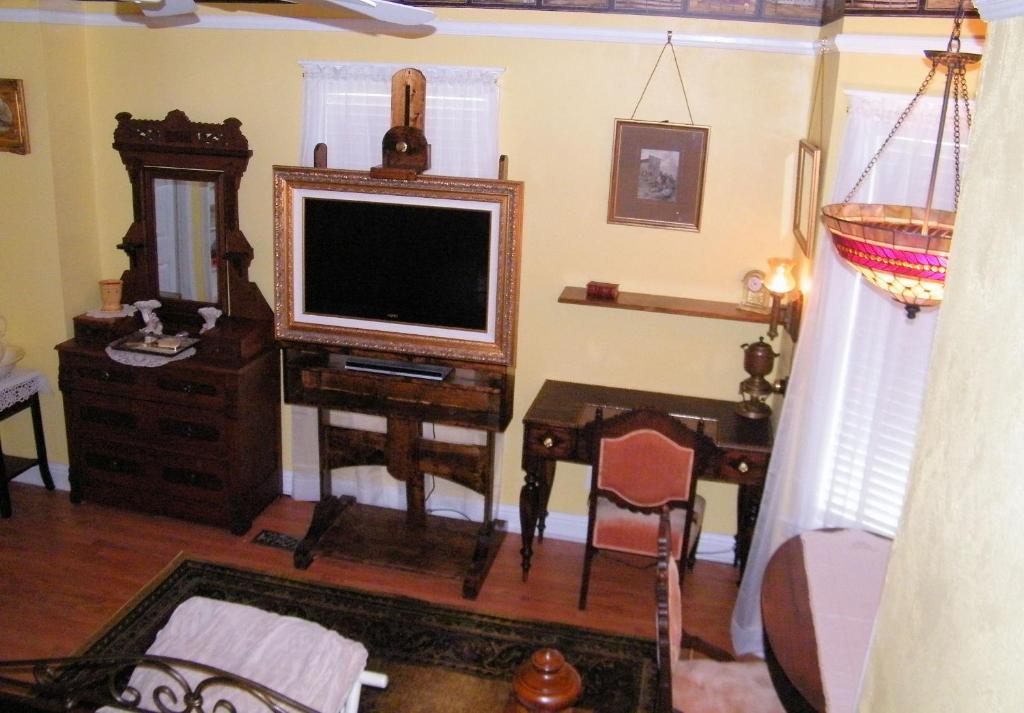 Queen Room