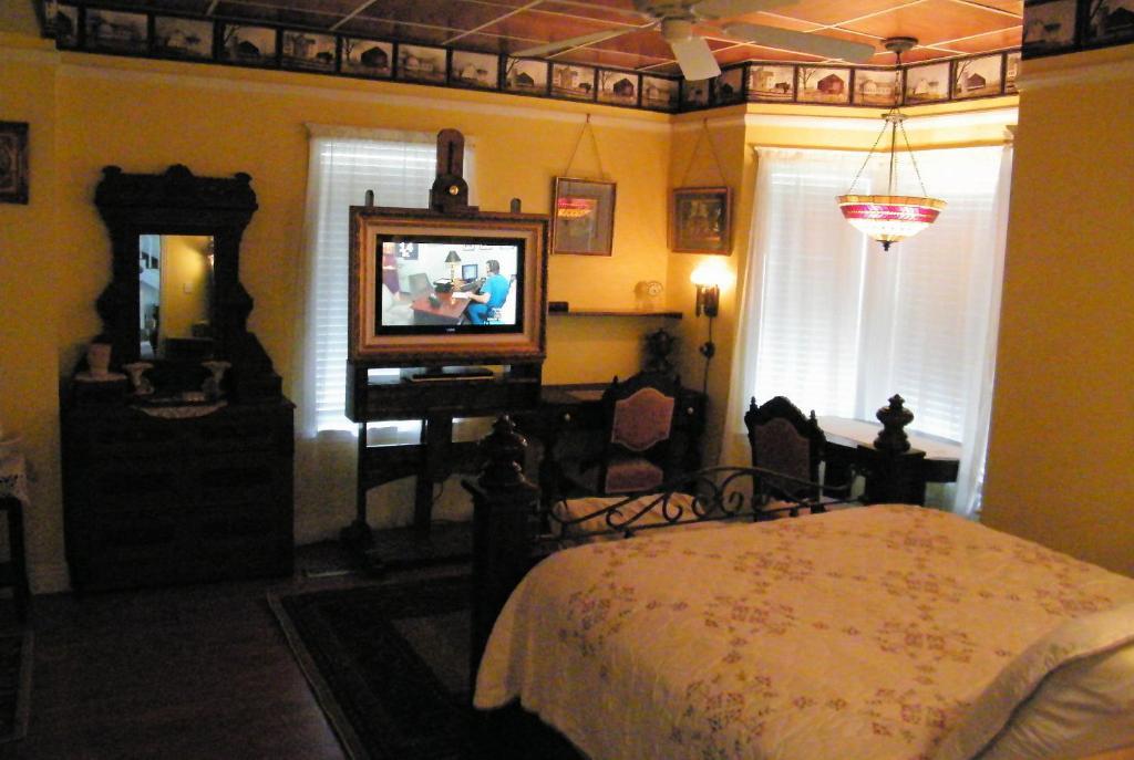 Queen Room