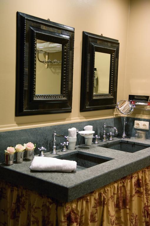 Luxury Suite with Canal View