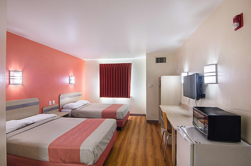 Deluxe Quadruple Room Non-Smoking,378321769:JPEG