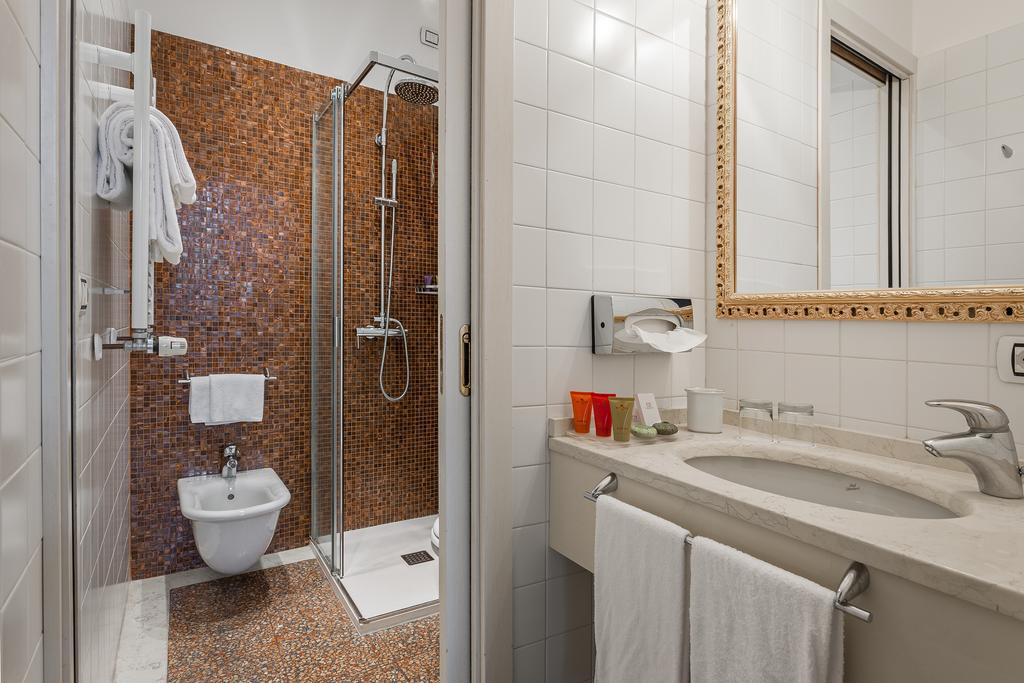 Deluxe Double Room Canal View