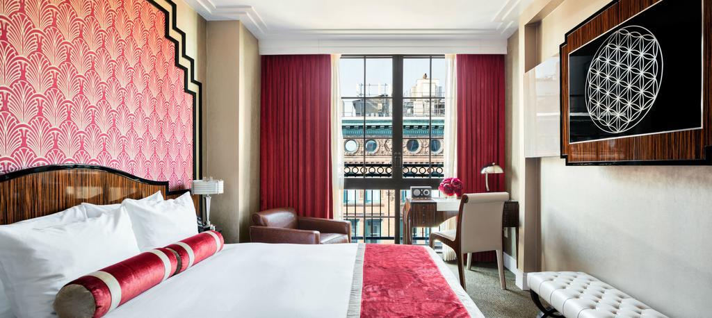 Chambre Lit Queen-Size (The Grove)