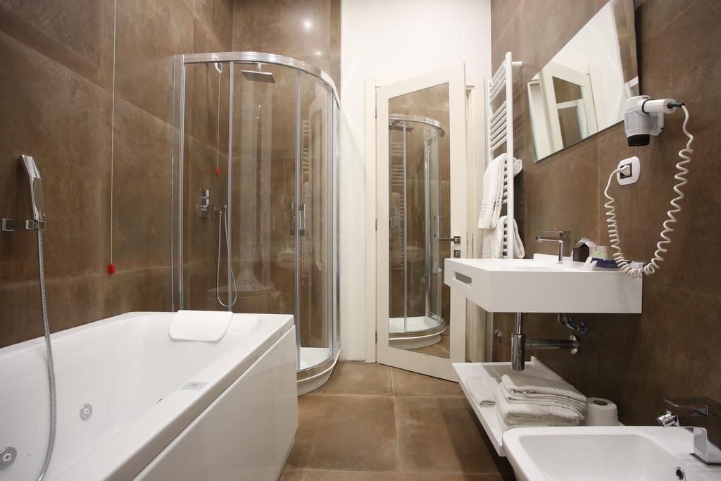 Junior Suite Spa Bath