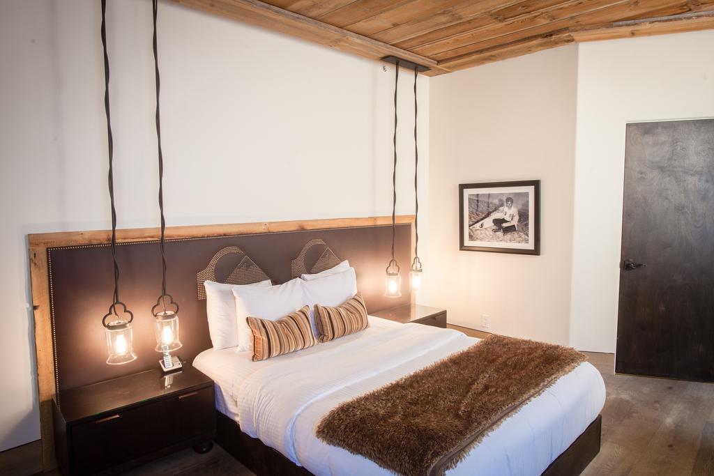 Surf Themed Queen Room