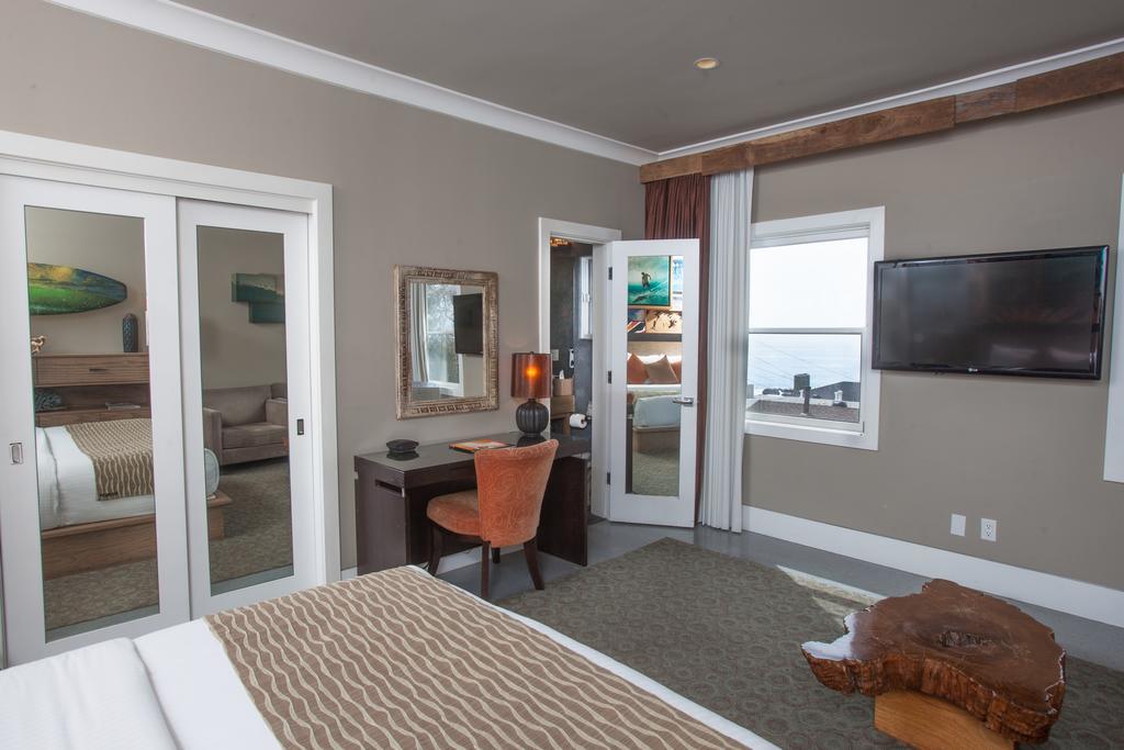 Surf Themed Queen Room