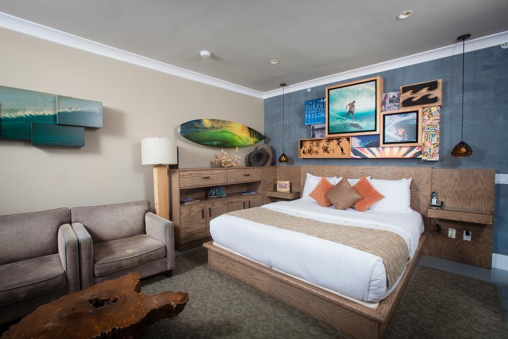 Surf Themed Queen Room