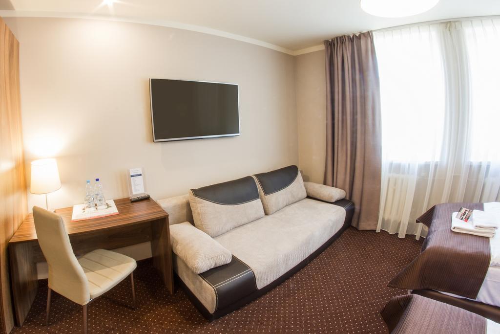 Deluxe Studio