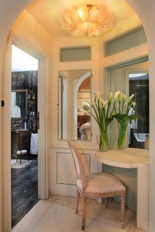Deluxe Double Room Bath