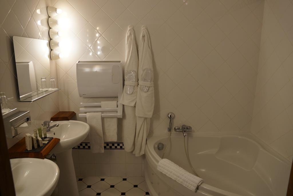 Contemporary Suite Martine's House Castle Annexe