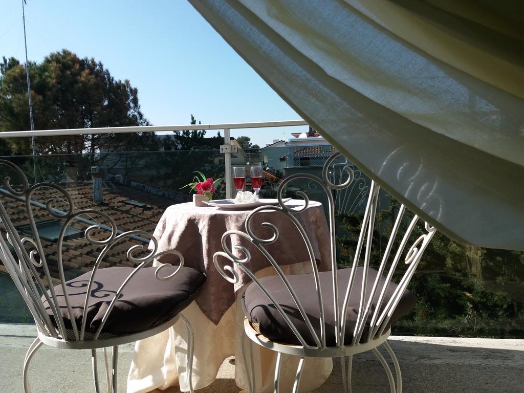 Family Room Balcony,546969648:JPEG