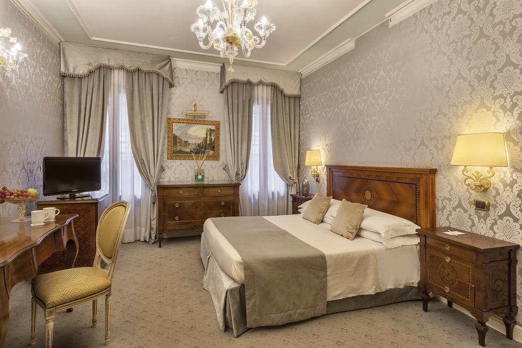 Double or Twin Room Canal View