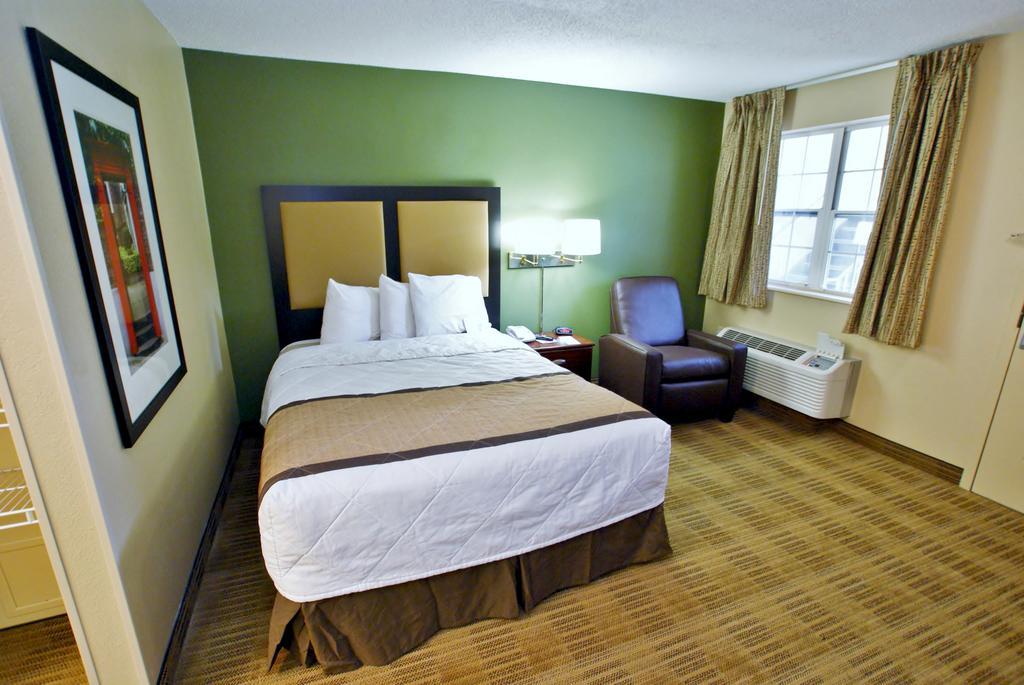 Queen studio with 1 Queen Bed - Disability Access/Non-Smoking