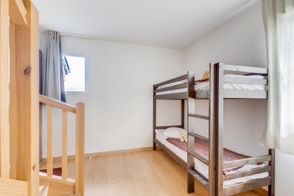 2 Bedroom Apartment sleeping area,402541026:JPEG