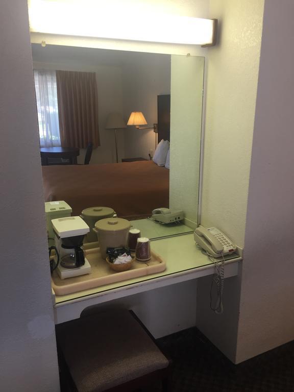 King Room - Non-Smoking