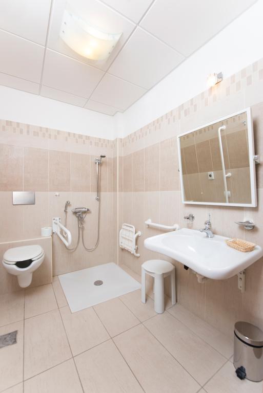 Triple Room Disability Access,405256110:JPEG