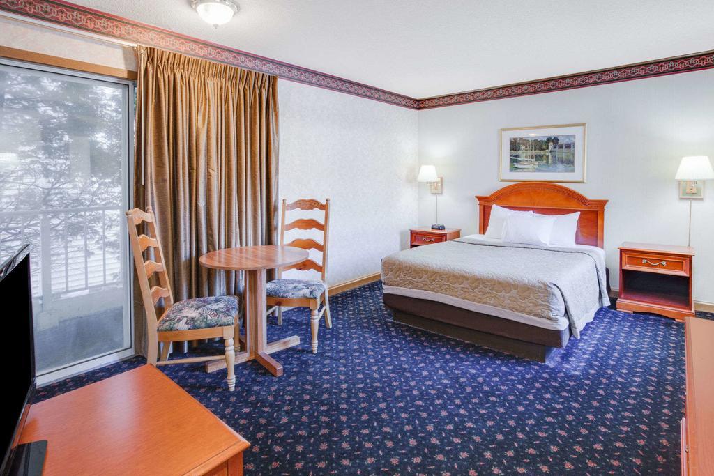 Queen Room