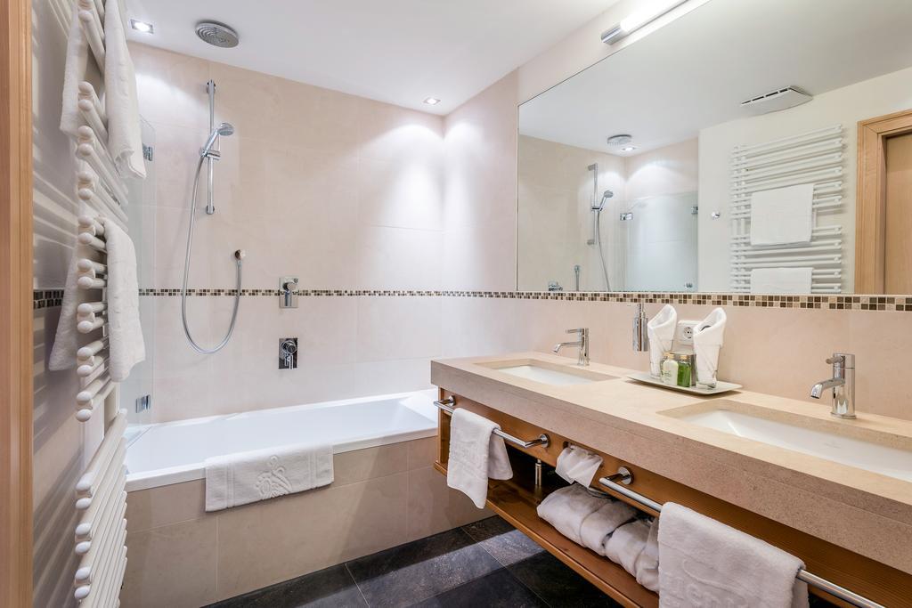 Familiensuite mit Balkon
