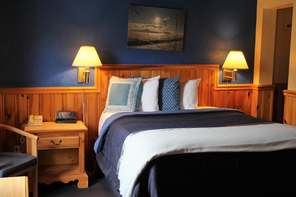 Economy Queen Room