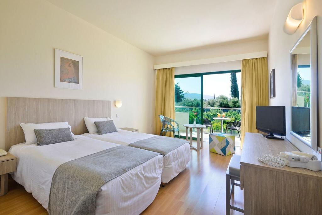 Zweibettzimmer mit Gartenblick