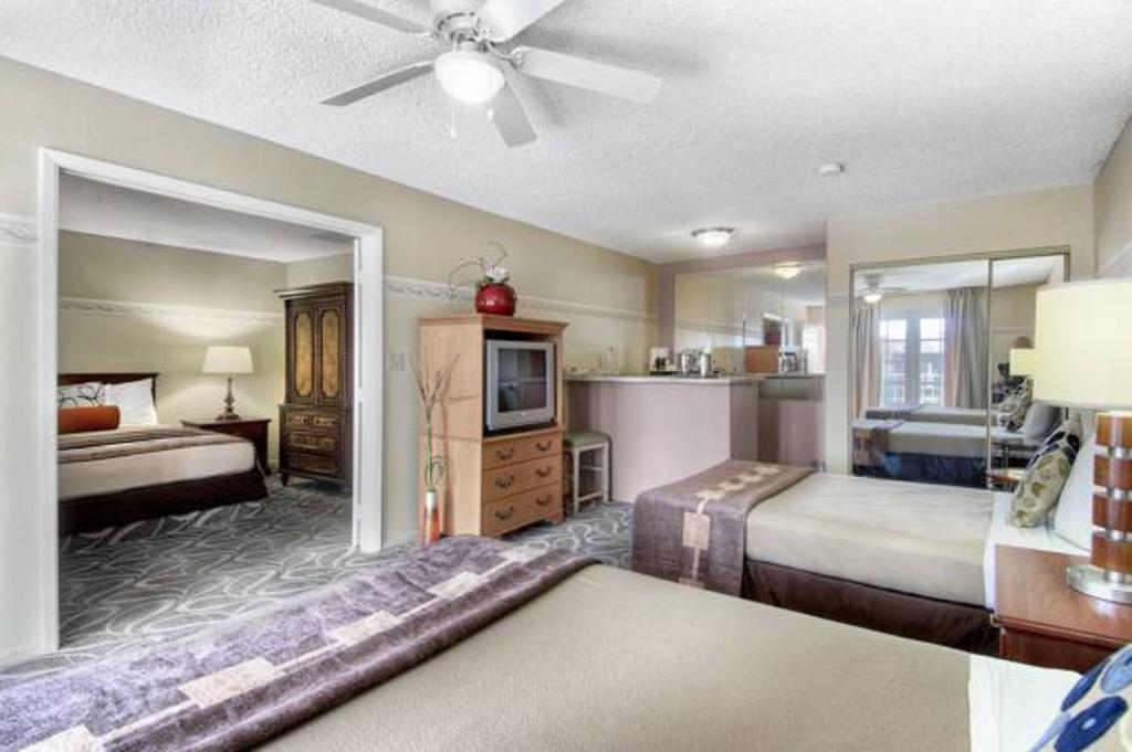 Deluxe Family Suite