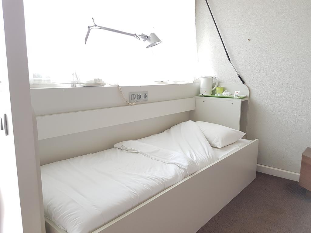 Standard Twin Room One Single Bed Up to Ten Years
