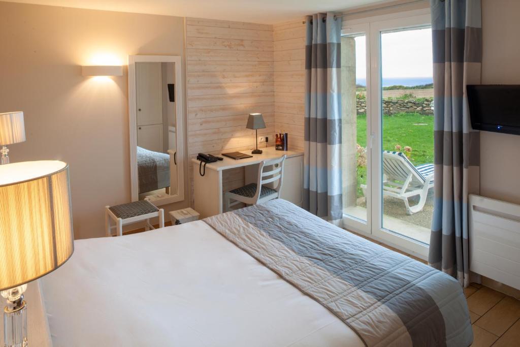 Chambre Double ou Lits Jumeaux - Vue Latérale sur Mer