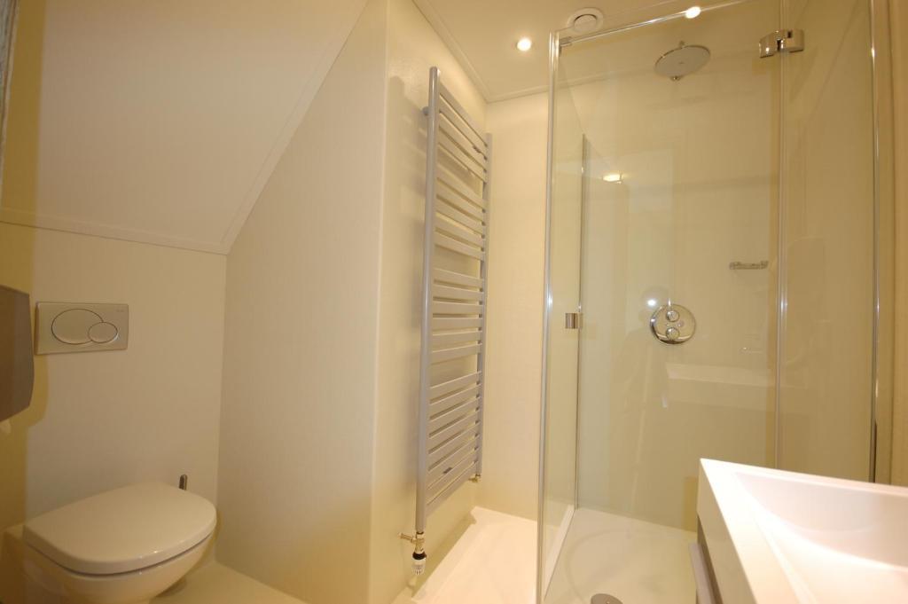 Standard Single Room Shower,42912577:JPEG