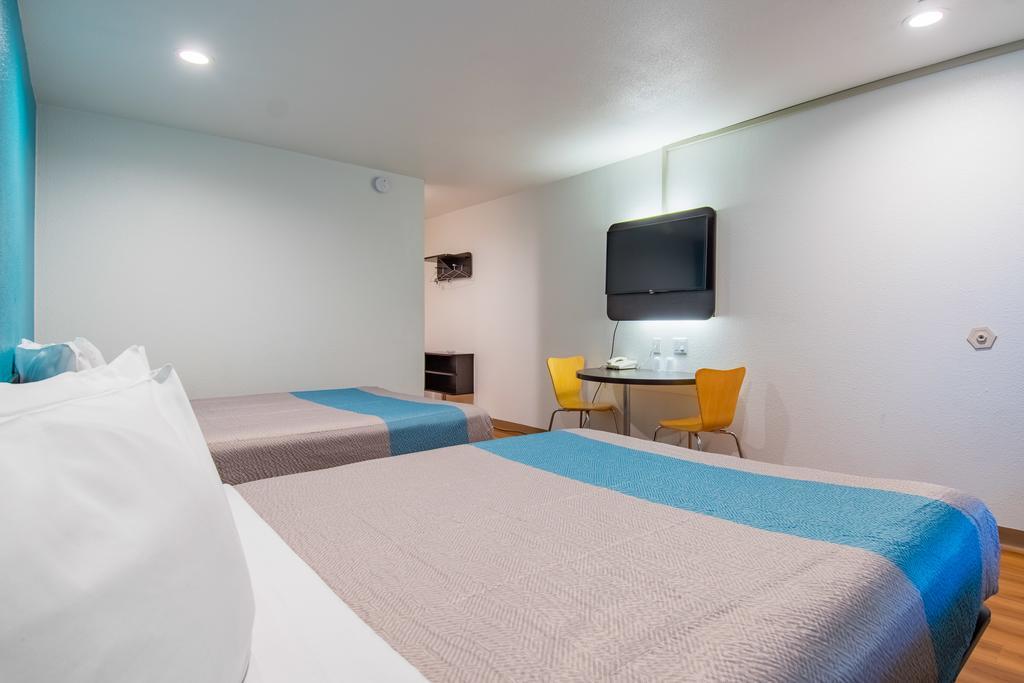 Deluxe Queen Room Two Queen Beds Non-Smoking