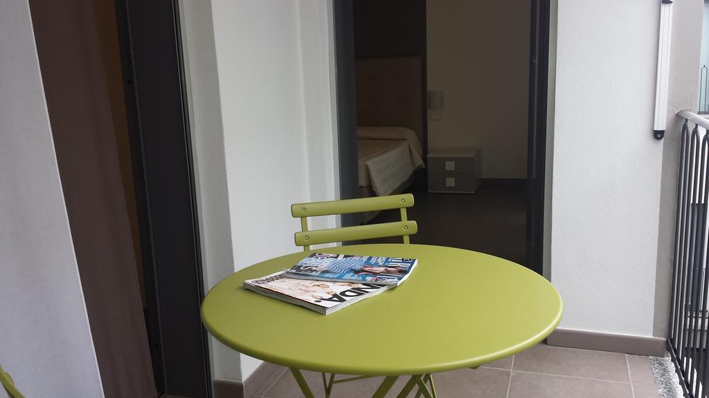 One-Bedroom Apartment,434997990:JPEG