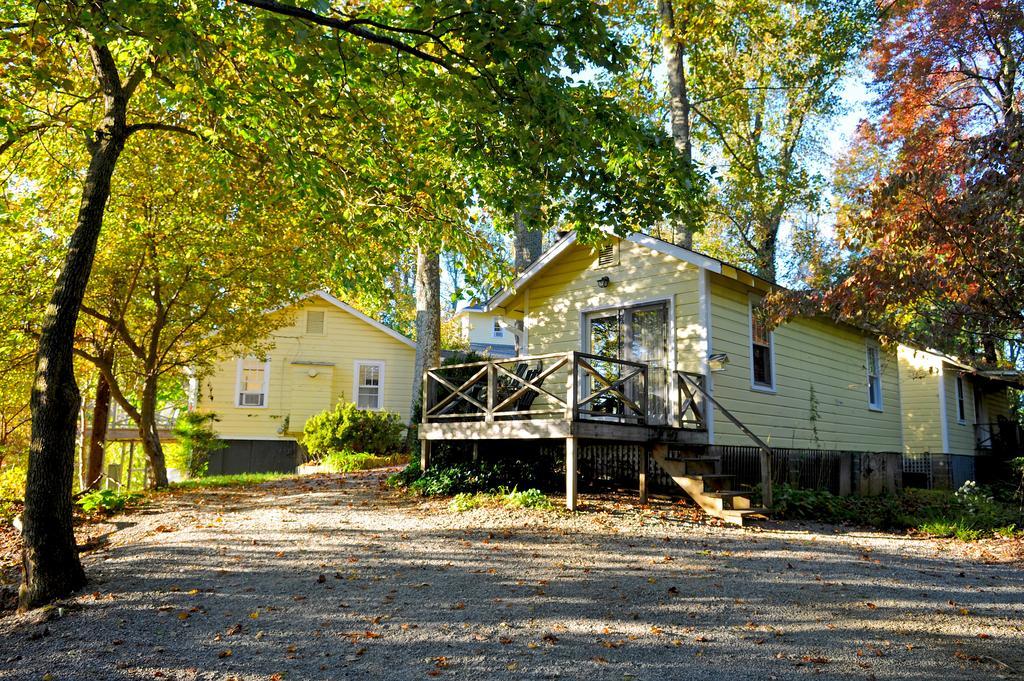 Twin Poplar Cottage