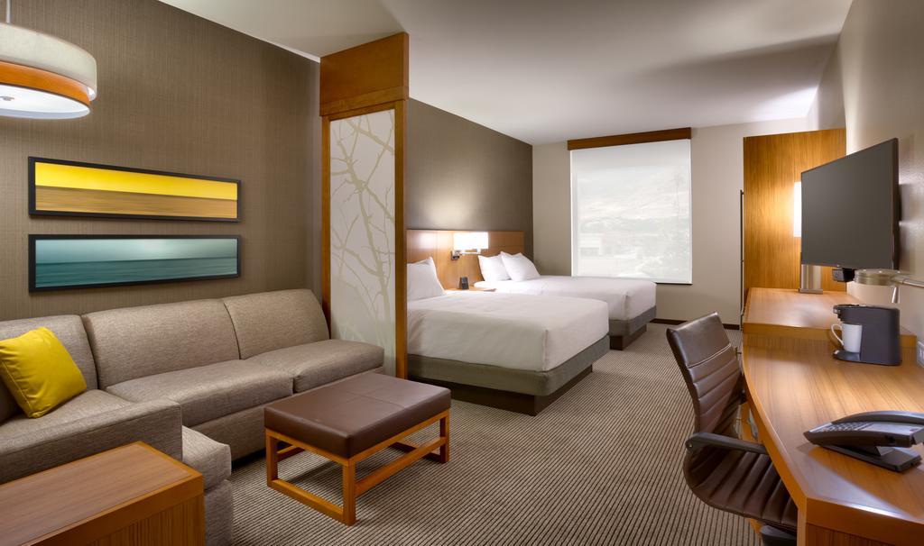Queen Room with Two Queen Beds and Tub - Disability Access/High Floor