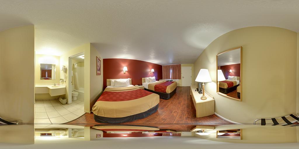 Queen Room Two Queen Beds Non-Smoking