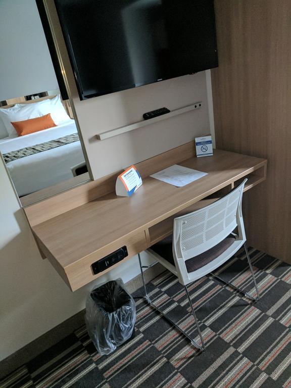 Queen Room - Non-Smoking