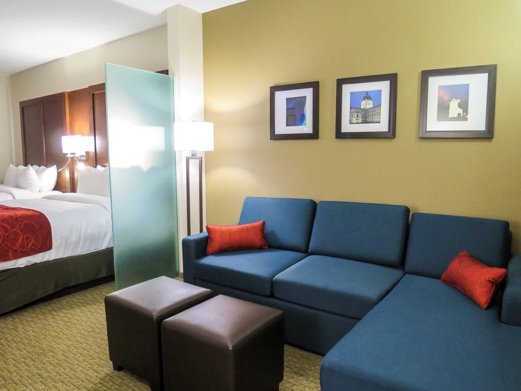 Queen Suite Two Queen Beds Sofa Bed