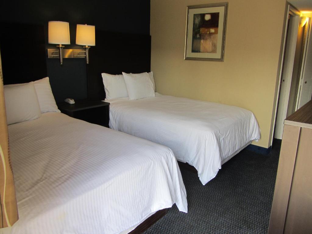 Queen Room with Two Queen Beds - Non-Smoking