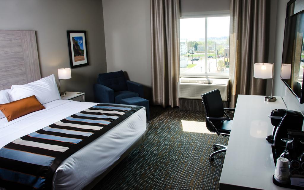 King Room Upper Floor City View Non-Smoking