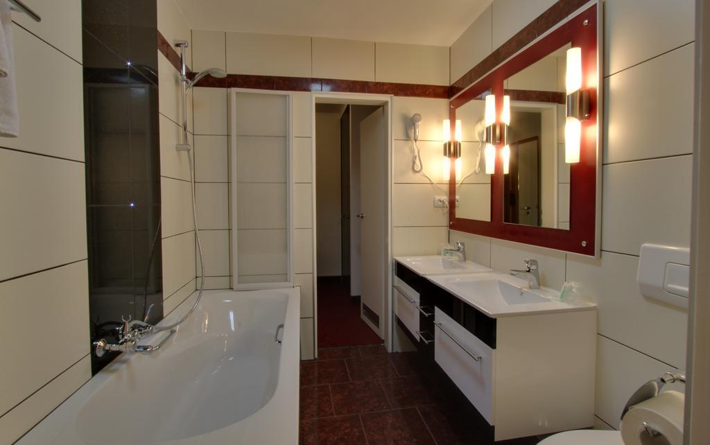 Familienzimmer (2 benachbarte Doppelzimmer)